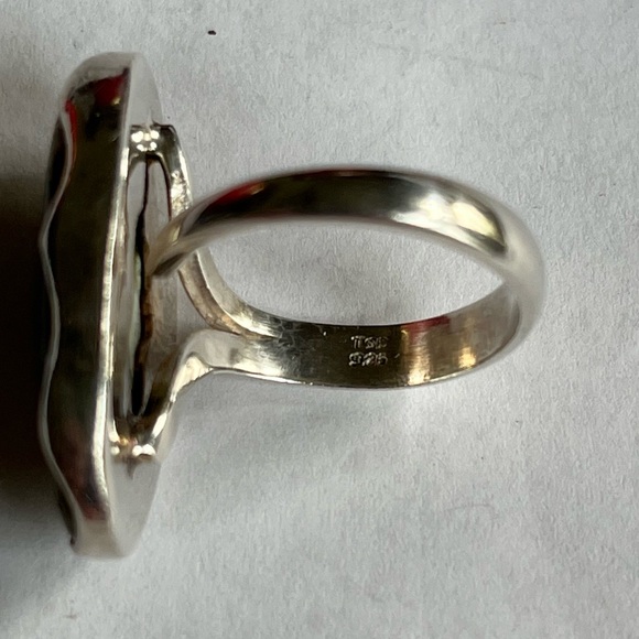 Vintage Sterling Silver Green Cabochon Ring size 8 (adjustable) - Picture 2 of 6